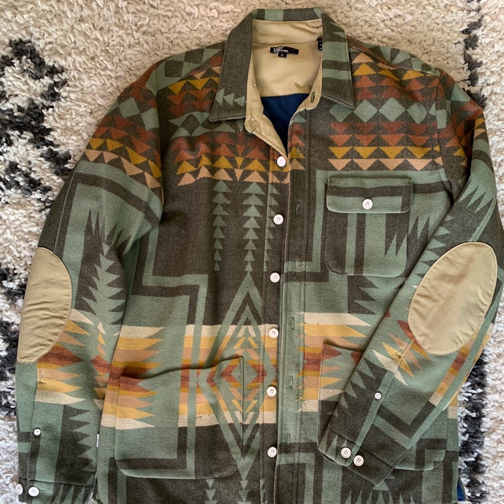 Authentic Levi’s mountain jacket - Sz M - $65